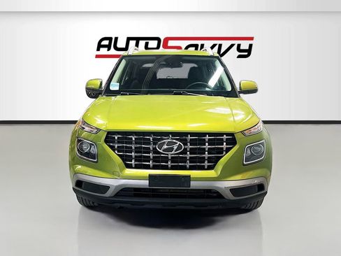 Used 2022 Hyundai Venue SEL w/ Cargo Package image 2