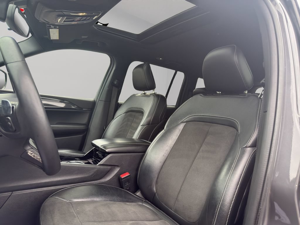 Used 2023 Jeep Grand Cherokee Altitude AWD/4WD image 5