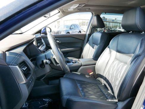 Used 2021 Nissan Rogue Platinum image 7