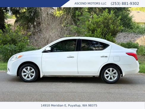 Used 2013 Nissan Versa FWD image 2