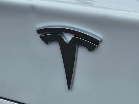 Used 2016 Tesla Model S 70D image 24