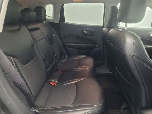 Used 2019 Jeep Compass Latitude w/ Cold Weather Group AWD/4WD image 19