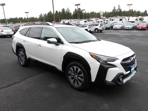Used 2023 Subaru Outback Touring AWD/4WD image 7