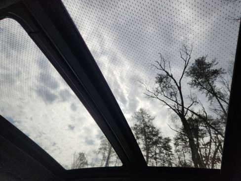 Used 2025 BMW X6 xDrive40i w/ Executive Package image 28