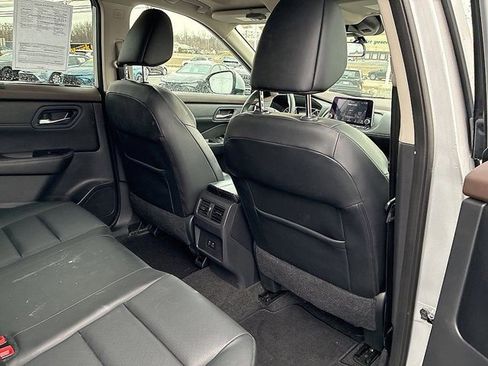 Used 2022 Nissan Rogue SV w/ SV Premium Package image 23