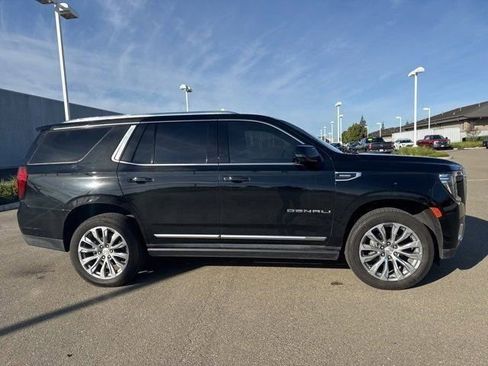 Used 2021 GMC Yukon Denali w/ Denali Premium Package image 5