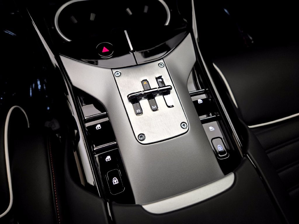 Used 2025 Ferrari Purosangue AWD/4WD image 39