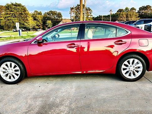 Used 2013 Lexus ES 300h w/ Luxury Pkg FWD image 6