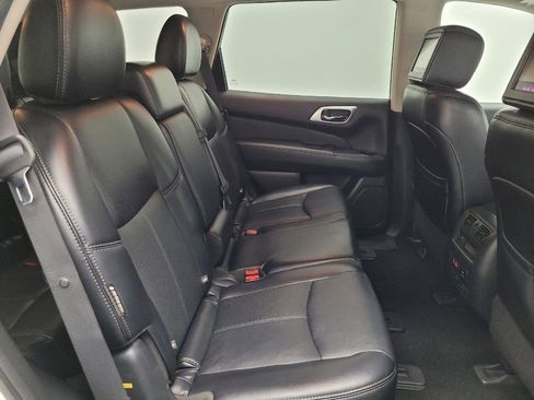 Used 2019 Nissan Pathfinder Platinum image 19