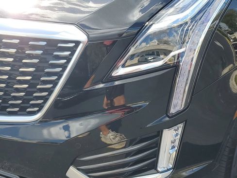 Used 2022 Cadillac XT5 Premium Luxury w/ LPO, Premium Carpet Package FWD image 9