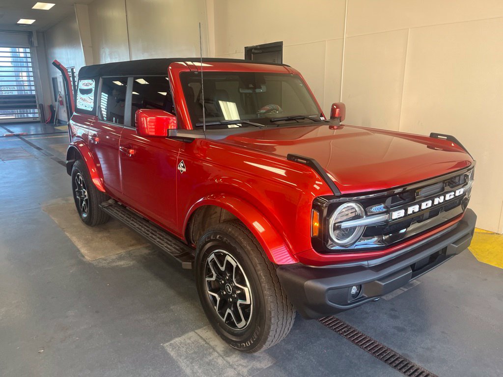 Certified 2024 Ford Bronco Outer Banks AWD/4WD image 1