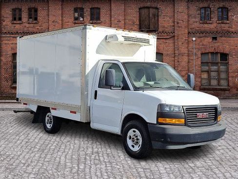 Used 2019 GMC Savana 3500 w/ Power Convenience Package image 3