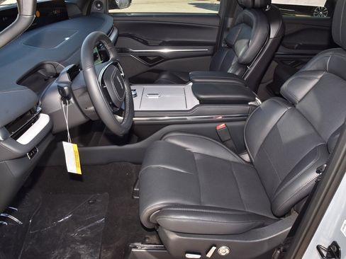 New 2025 Lincoln Navigator Reserve w/ Jet Appearance Package image 13