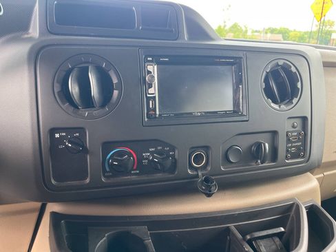 Used 2018 Ford E-450 and Econoline 450 Super Duty w/ Motorhome Prep Package RWD image 7
