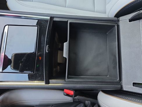 Used 2025 Chevrolet Traverse High Country image 26