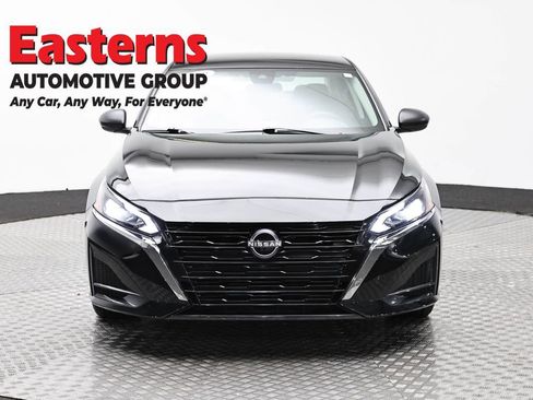 Used 2025 Nissan Altima 2.5 SV image 2