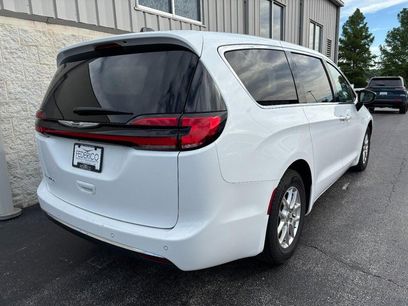 Used 2024 Chrysler Pacifica Touring-L