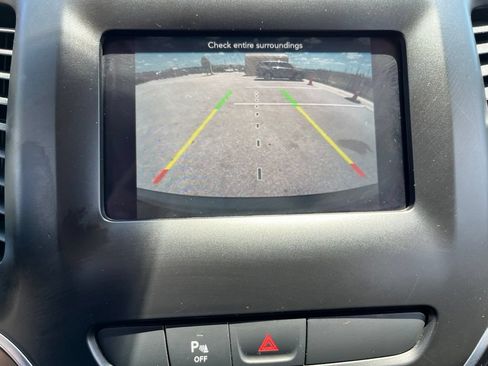 Used 2019 Jeep Cherokee Latitude Plus AWD/4WD image 24