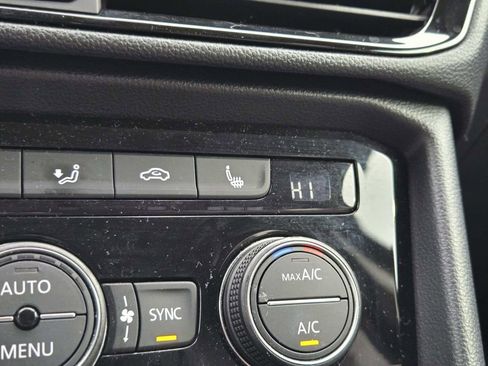 Used 2024 Volkswagen Taos SE image 27