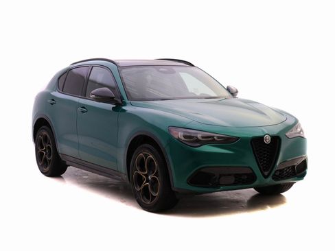 New 2025 Alfa Romeo Stelvio Sprint image 2