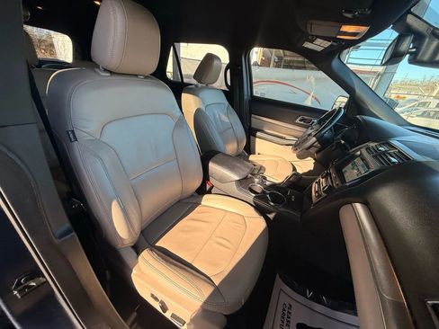 Used 2018 Ford Explorer XLT w/ Equipment Group 202A image 25