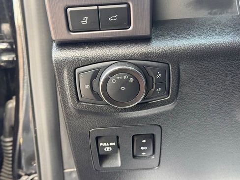 Used 2019 Ford Expedition Platinum image 16