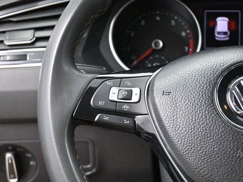 Used 2021 Volkswagen Tiguan SE FWD image 17