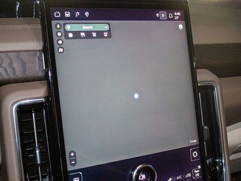 Used 2025 GMC Yukon XL Denali image 31