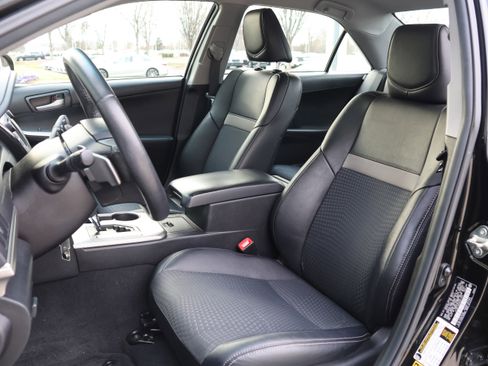 Used 2014 Toyota Camry L image 33