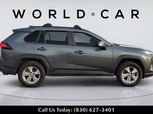 Used 2022 Toyota RAV4 XLE AWD/4WD image 2