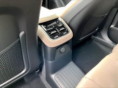 New 2026 Volvo XC90 T8 Ultra w/ Lounge Package image 16