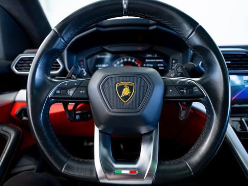 Used 2022 Lamborghini Urus AWD/4WD image 35