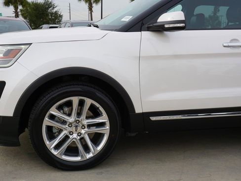 Used 2017 Ford Explorer Limited image 10
