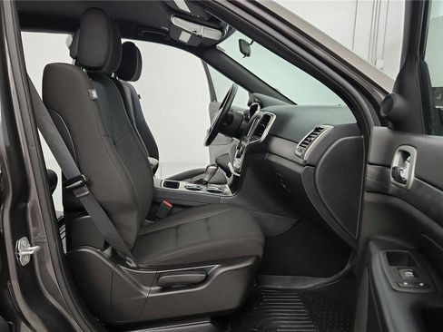 Used 2020 Jeep Grand Cherokee Laredo image 17
