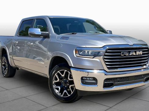 Used 2025 RAM 1500 Laramie AWD/4WD image 3