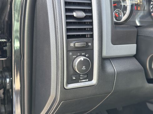 Used 2018 RAM 1500 ST w/ SXT Appearance Group AWD/4WD image 15