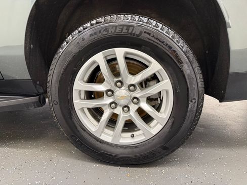 Used 2024 Chevrolet Suburban LT AWD/4WD image 19