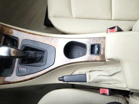 Used 2007 BMW 328i Convertible image 10