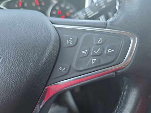 Used 2020 Chevrolet Equinox LT FWD image 18