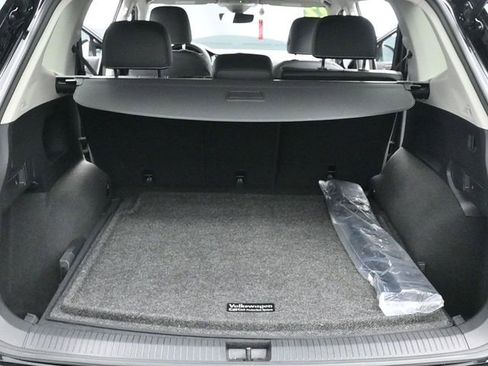 Used 2022 Volkswagen Tiguan SE image 13