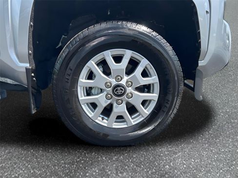 Used 2024 Toyota Tacoma SR w/ SR Upgrade Package AWD/4WD image 11