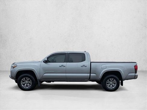 Used 2018 Toyota Tacoma SR5 AWD/4WD image 9