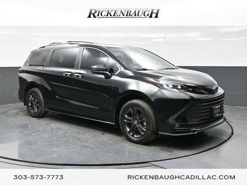 Used 2024 Toyota Sienna XLE Woodland Edition image 1
