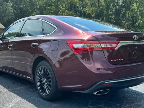 Used 2018 Toyota Avalon Touring FWD image 4