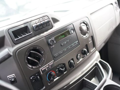 Used 2018 Ford E-450 and Econoline 450 Super Duty RWD image 33