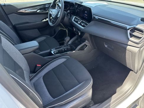 Used 2025 Chevrolet TrailBlazer LT image 11