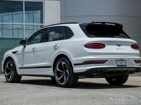 New 2025 Bentley Bentayga image 3
