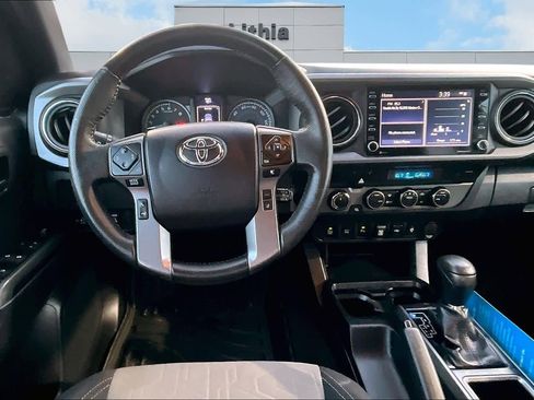 Used 2022 Toyota Tacoma TRD Off-Road w/ Technology Package image 15
