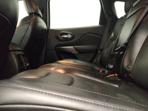 Used 2019 Jeep Cherokee Limited AWD/4WD image 18