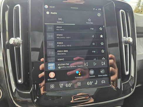 Certified 2024 Volvo XC40 B5 Plus w/ Climate Package image 31